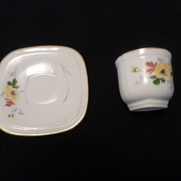 FRENCH GIRL STYLE VINTAGE FRENCH YELLOW FLOWERS SM CUP & SAUCER - Picture 6 of 9